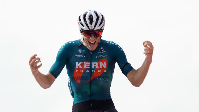 Castrillo se exhibe entre lágrimas: “Va por ti, Manolo”