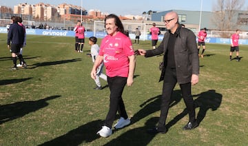 Luis Cobos antes del Partido Benéfico "Artistas vs Famosos".