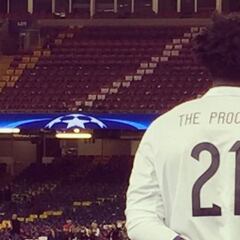 Joel Embiid ya está en Cardiff para animar al Real Madrid