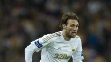 Michu será baja mes y medio