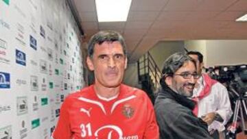 El técnico explicándose.