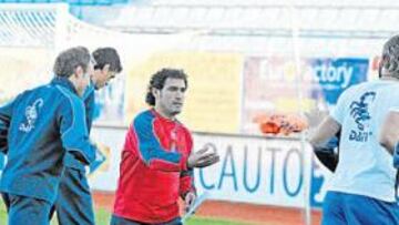 <b>REPITE. </b>Leo, ayer trabajando con su plantilla, volverá al banquillo del Lorca por segunda vez.