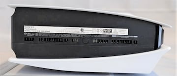 Parte inferior de la plataforma, donde se conecta el soporte.