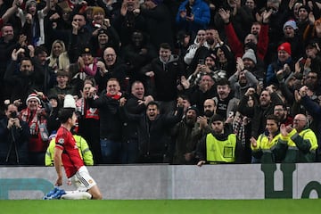 Harry Maguire celebra ante la afición el 1-0 ante el Copenhague.