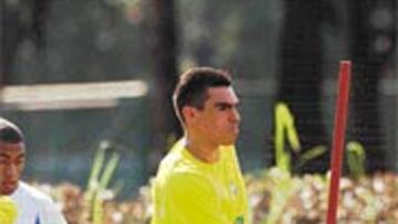 <B>TRAS EL MUNDIAL.</B> Lucio, que está concentrado con Brasil, decidirá su futuro tras el Mundial.