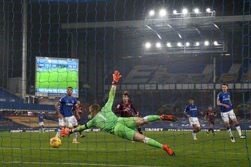 Leeds se llevó los tres puntos de Goodison Park gracias a un golazo de Raphinha en los últimos minutos. James jugó un gran primer tiempo en Everton. 