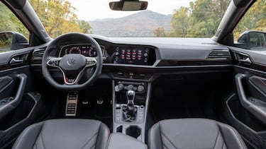 Volkswagen Jetta 2023, disponible en México: más equipamiento al sedán compacto que menos se devalúa