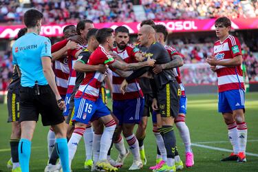 Aprobados y suspensos del Granada: la vida sin Bryan y con el Cacique no es mejor