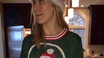 La tenista canadiense Genie Bouchard felicitó la Navidad a sus seguidores con un curioso y divertido jersey.