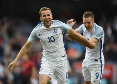 Vardy makes up for Kane penalty miss as England edge Turkey
