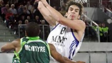 <b>GRANDES NÚMEROS</b> Carlos Suárez es el mejor del Real Madrid en la ACB en valoración (22,4), puntos (14,4) y asistencias (2,6). Y el segundo en rebotes (5,8) y faltas recibidas (4,6).