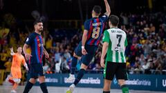 El Barça remonta al Betis y abre brecha en el liderato