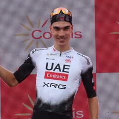 Ayuso: “Me gusta hablar en la carretera y con las piernas”