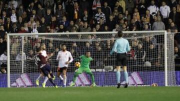 Dani García marca el 0-3 para el Eibar ante el Valencia.