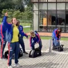 Selección Colombia festeja el cumpleaños de Natalia Gaitán