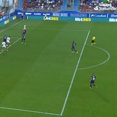 En Milán se tiran de los pelos: el taconazo del pichichi André Silva