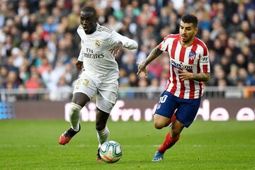 Es esencial para su entrenador porque este año fue el único lateral izquierdo con aptitudes puramente defensivas. Ni Achraf ni Reguilón parecen amenazar su espacio en el plantel.