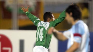 La selección mexicana consiguió su clasificación a los cuartos de final de la Copa América como líder de su grupo. Para ello, tuvo que vencer a Argentina, misma que derrotó con un golazo de Ramón Morales que marcó en tiro libre. Finalmente, México quedó eliminado en cuartos de final.