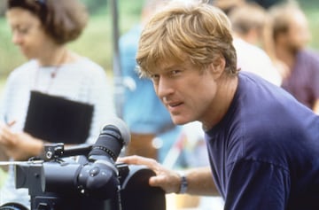 El actor, director y productor estadounidense Robert Redford en el rodaje de su película "Quiz Show", basada en el libro de Richard N. Goodwin en 1994.