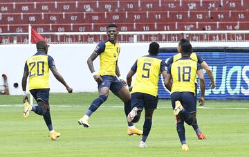 Partido de la Selección Colombia ante Ecuador en Quito.