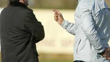 <b>CONFIANZA.</B> El técnico del Barcelona confía en el trabajo que está haciendo Begiristain para reforzar el equipo.