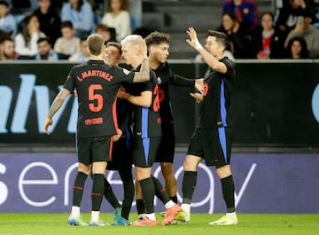 0-2. Robert Lewandowski celebra el segundo que marca en el minuto 60.