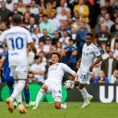 Sinisterra y Poveda, presentes en el agónico empate de Leeds