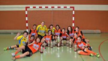 El Burela celebra su título.