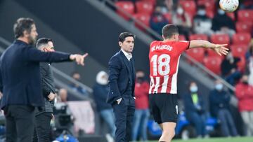 Marcelino Garc&iacute;a Toral mira a De Marcos ante el Getafe.