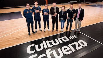 Juan Roig, con deportistas del Valencia Basket y Fundaci&oacute;n Trinidad Alfonso. 