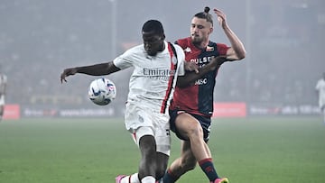 Genoa (Italy), 07/10/2023.- Genoa'Äôs Yunus Musah (R) and Milan'Äôs Yunus Musah (L) in action during the Italian Serie A soccer match Genoa CFC vs Ac Milan at Luigi Ferraris stadium in Genoa, Italy, 07 October 2023. (Italia, Génova) EFE/EPA/LUCA ZENNARO
