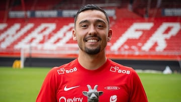 El chileno que está intratable en Europa: ¡doblete ante el líder!