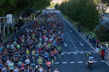 Miles de personas participan en la maratón durante la 46ª edición del Zurich Rock 'N' Roll Running Series.