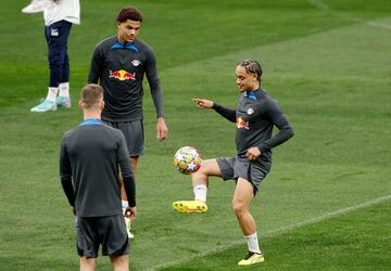 Xavi Simons, en el entrenamiento del Leipzig en el Bernabéu.