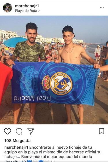 Ceballos ya posa como madridista con los aficionados