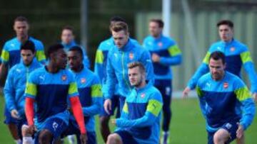 Welbeck y Wilshere, ayer en el entrenamiento.