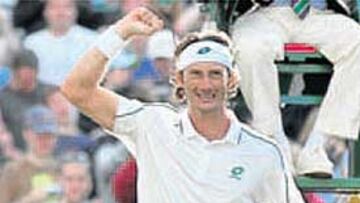 <b>RABIA. </b>Ferrero celebra su victoria frente al difícil Blake.