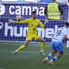 El Málaga calma la irritación de su afición a base de goles