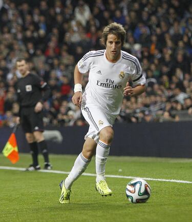 Una pena, porque también apuntaba buenas maneras. Cada minuto que jugó le costó al Madrid más de 50.000 euros. ¡Cada minuto!. Y no ha jugado más del 32% de los posibles desde que llegó a la entidad. Y eso que las dos primeras temporadas, con Mourinho, si tuvo muy buenas actuaciones en el Madrid. Tanto es así, que era titular por delante de Marcelo en los partidos importantes. Le queda todavía un año de contrato.