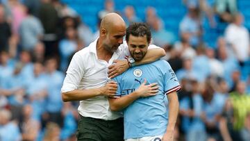 Pep Guardiola y Bernardo Silva, entrenador y jugador del Manchester City, tras un partido.