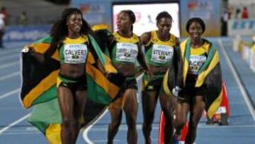 Las jamaicanas vengan a Usain Bolt en los 4x100 metros