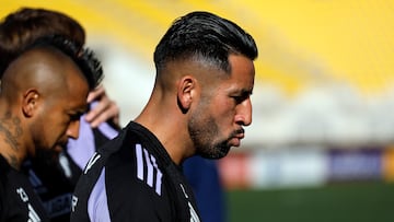 Colo Colo aclara la polémica: Isla no jugó el Superclásico por esta razón