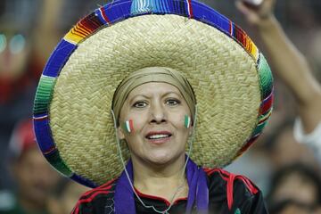 COP06. PHOENIX (ARIZONA, EE.UU.), 20/07/2017. Fanáticos apoyan a México previo al partido de la selección mexicana contra Honduras por la Copa de Oro hoy, jueves 20 de julio de 2017, en el Estadio de la Universidad de Phoenix, en Arizona (EE.UU.) EFE/José