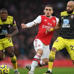 Lacazette le da un punto a un Arsenal que sigue atrancado