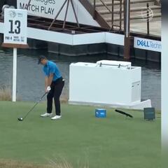 Hay golpes malos y después está esto: miren dónde termina la bola...