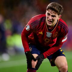 Se teme lo peor: la grave lesión de Gavi en imágenes