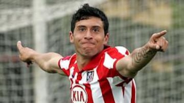 <b>CON EL FILIAL. </b>Borja celebra un gol del Atlético B ante el Cerro Reyes en Majadahonda.