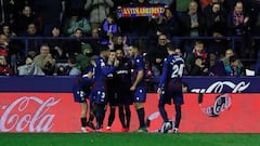 Los jugadores del Levante celebran el gol de Morales.