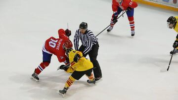 España gana a Serbia (4-5) en la prórroga y sigue viva