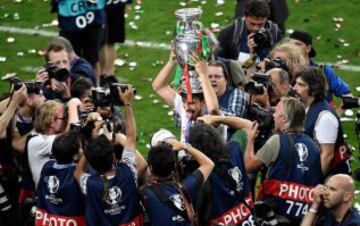 10/07/16. André Gomes campeón de la Eurocopa con Portugal tras ganar a Francia 1-0.